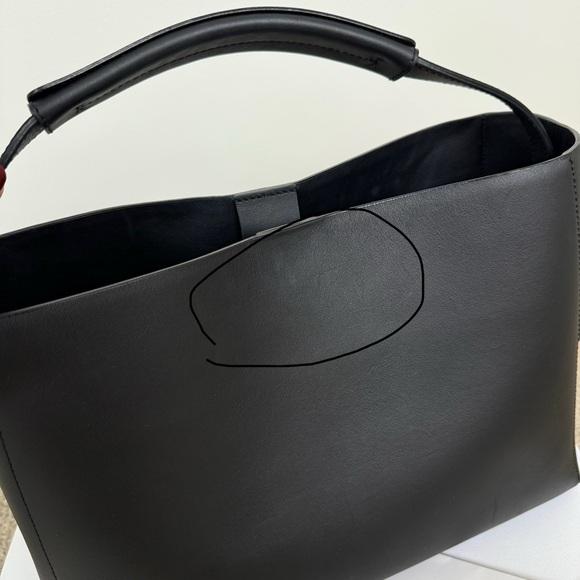 Flattered Classic Leather Bag. Scandinavian Minimalist Brand. Hedda Grande Tote. - Picture 15 of 16